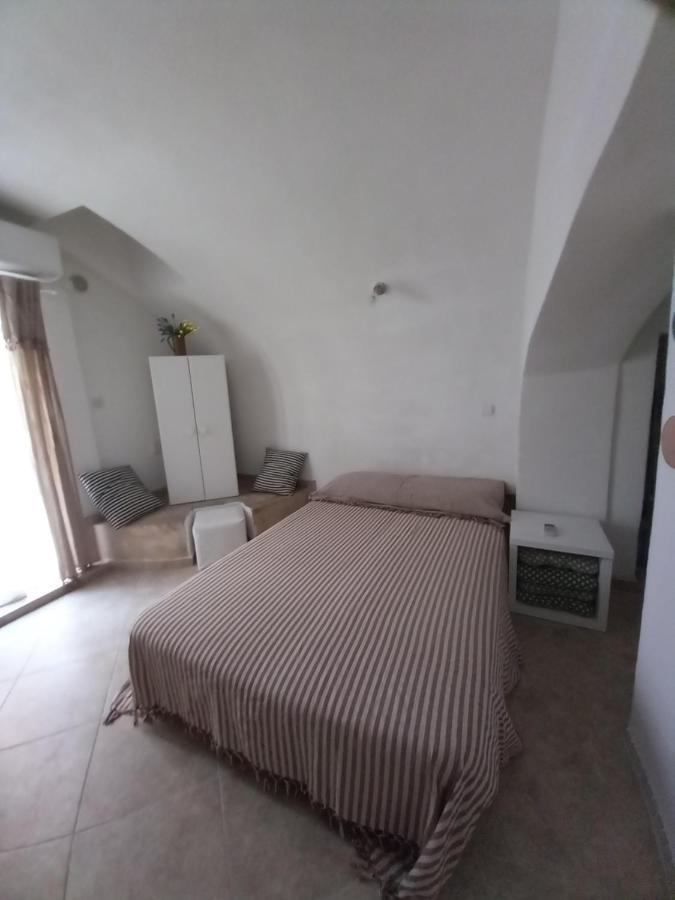Bunari Studio Apartment โรวีน ภายนอก รูปภาพ