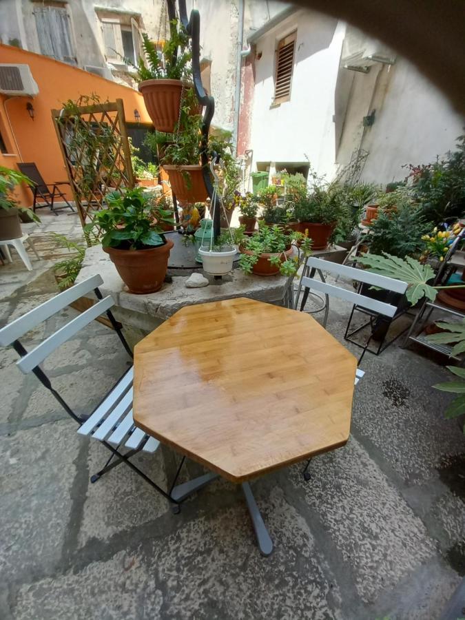 Bunari Studio Apartment โรวีน ภายนอก รูปภาพ