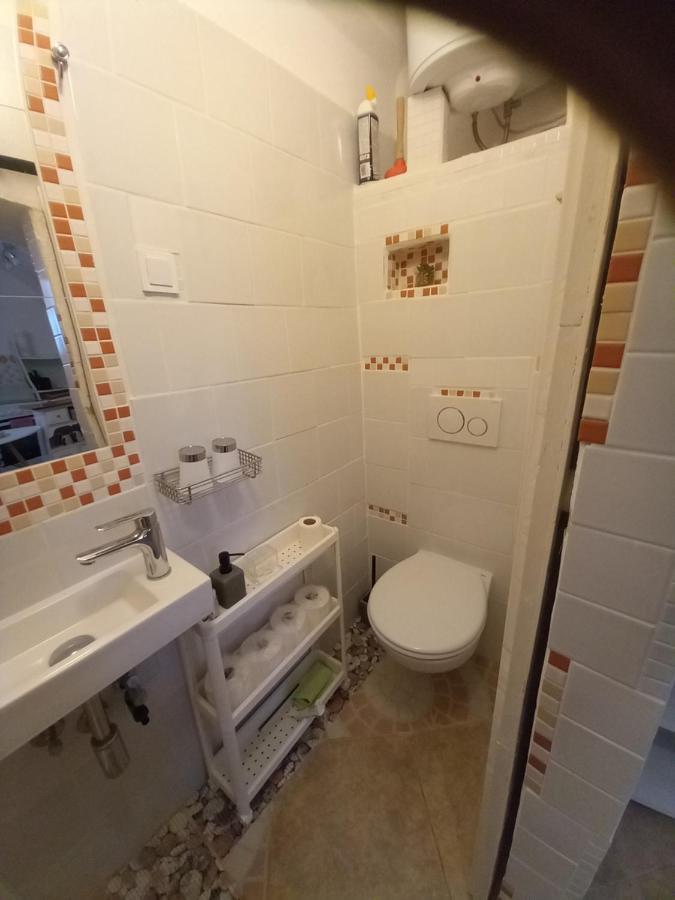 Bunari Studio Apartment โรวีน ภายนอก รูปภาพ