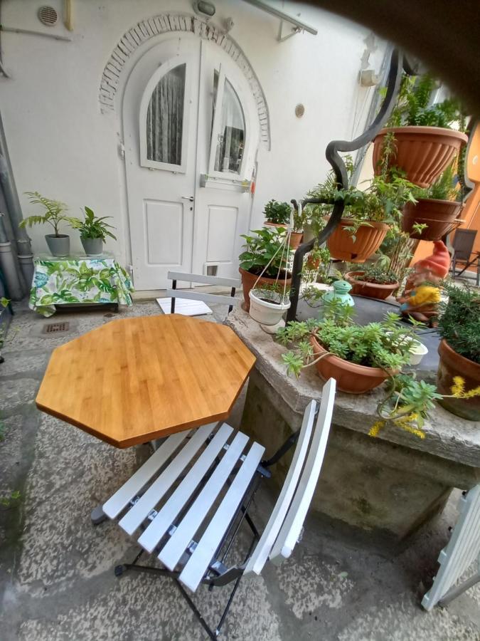 Bunari Studio Apartment โรวีน ภายนอก รูปภาพ